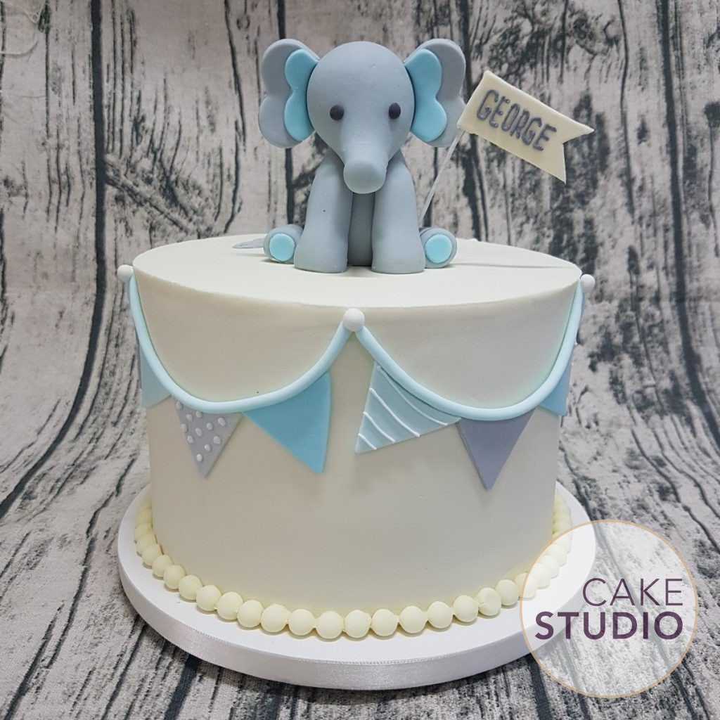 Bolo de Elefantinho para o batizado do filho de Isabela Tacaki, apresentadora do BandNews. Feito por Cake Studio ( contato@cakestudio.com.br | Whatsapp: (11) 96882-2623 )