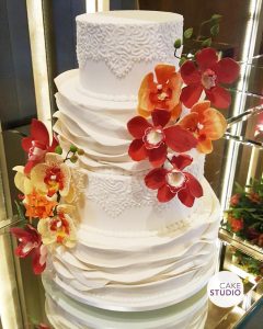 Bolo de casamento 4 andares com orquídeas. Feito por Cake Studio ( www.cakestudio.com.br | contato@cakestudio.com.br )