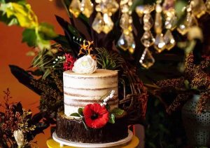 Bolo de casamento: semi naked cake com flores de açúcar. Feito por Cake Studio ( www.cakestudio.com.br | contato@cakestudio.com.br )