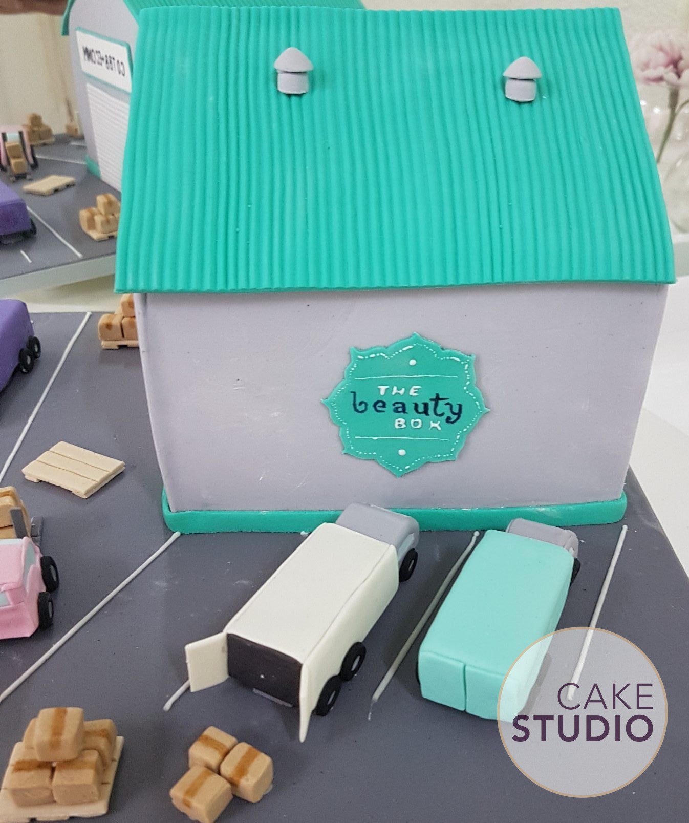 Bolo Maquete The beauty Box - Lateral do prédio