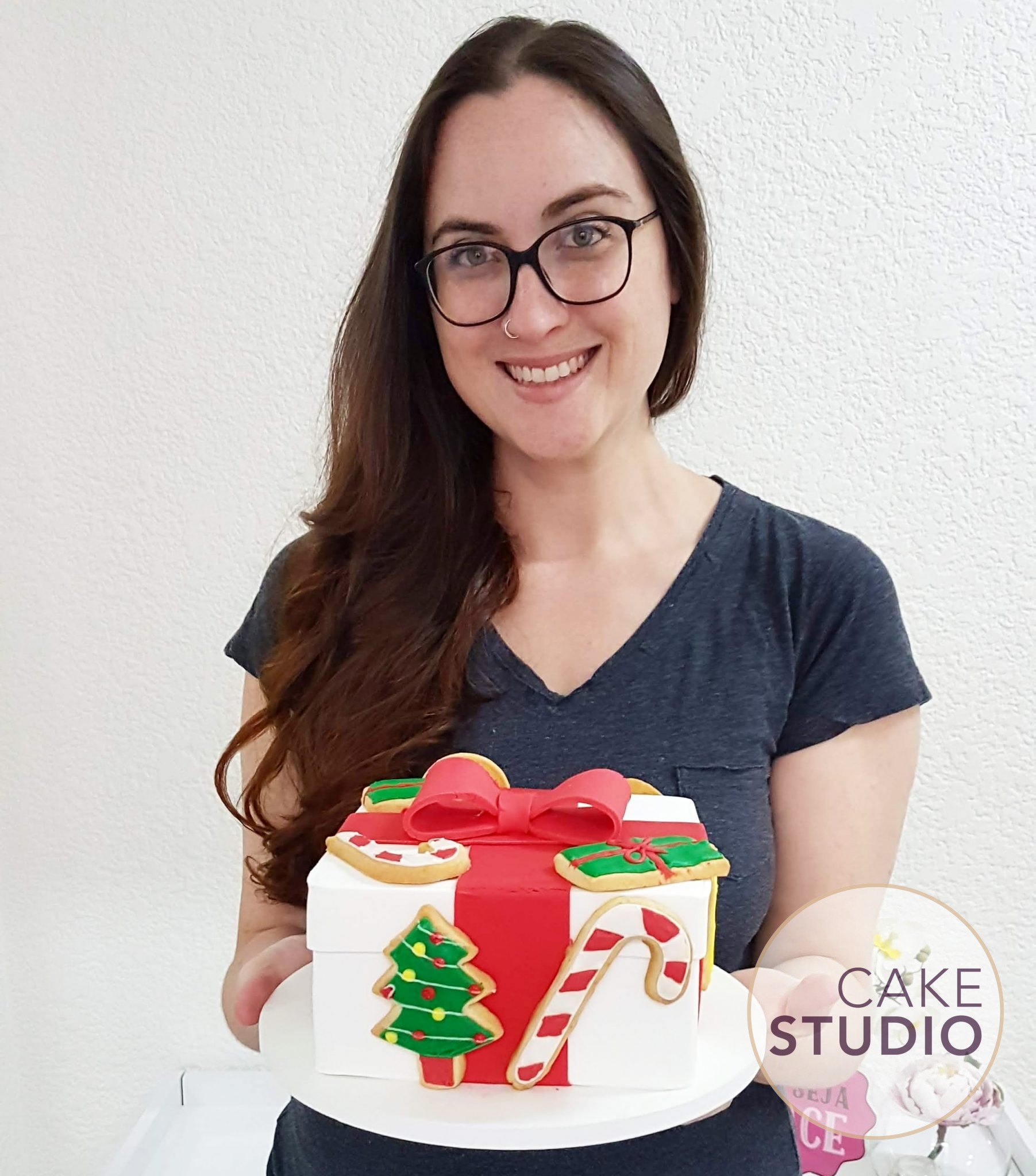 Bolo de Natal: caixa de presente quadrada. Feito por Cake Studio ( contato@cakestudio.com.br | Whatsapp: (11) 96882-2623 )