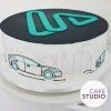 Bolo decorado corporativo com logo da empresa Vai Car. Feito por Cake Studio ( contato@cakestudio.com.br | Whatsapp: (11) 96882-2623 ).
