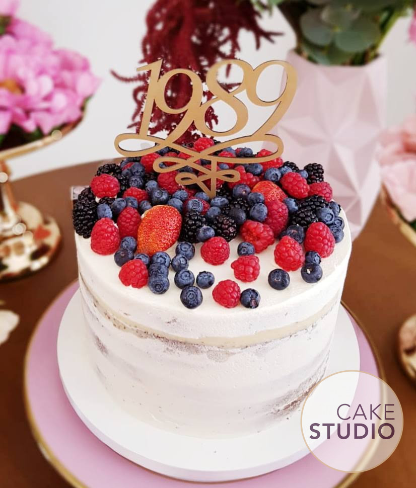 Bolo Semi Naked Cake com Frutas Vermelhas - Cake Studio