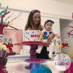 Bolo Carnaval para mesversário da filha da Paloma Tocci. Feito por Cake Studio ( contato@cakestudio.com.br | Whatsapp: (11) 96882-2623 )