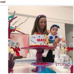 Matéria na Contigo com Bolo Carnaval para mesversário da filha da Paloma Tocci. Feito por Cake Studio ( contato@cakestudio.com.br | Whatsapp: (11) 96882-2623 )