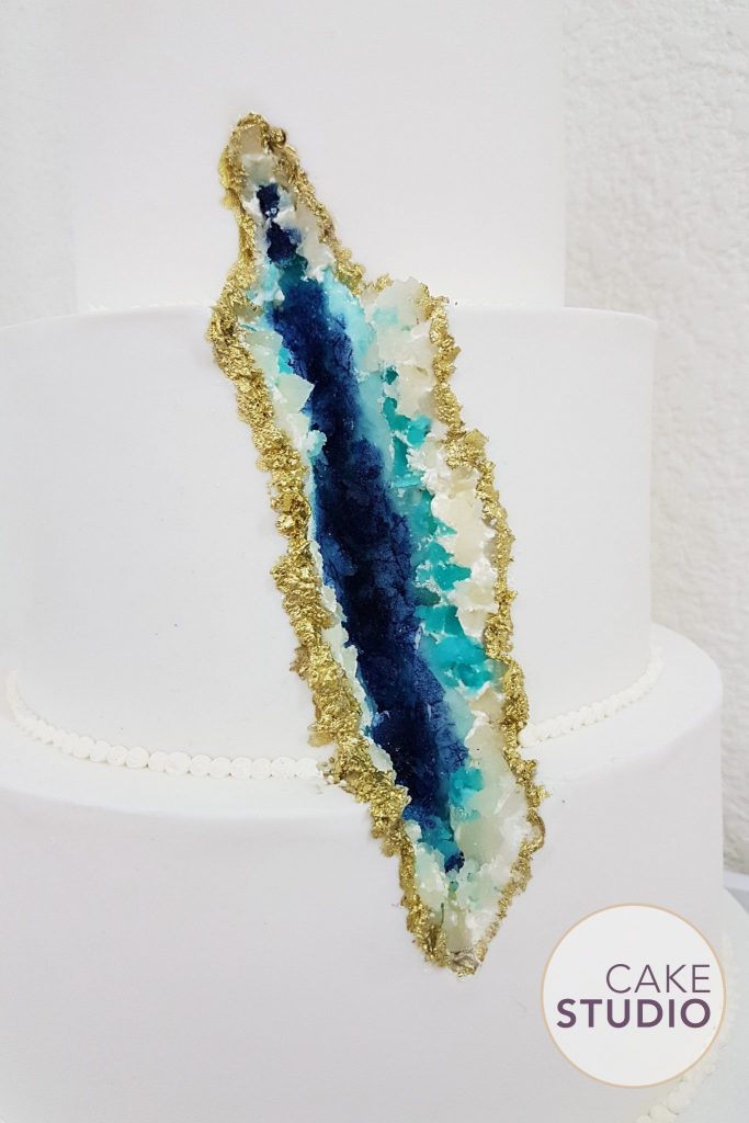 Bolo de casamento Geode Cake. Feito por Cake Studio ( contato@cakestudio.com.br | Whatsapp: (11) 96882-2623 )