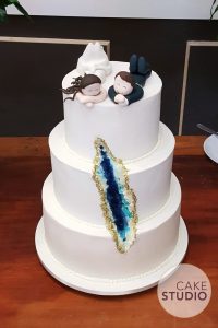 Bolo de casamento Geode Cake. Feito por Cake Studio ( contato@cakestudio.com.br | Whatsapp: (11) 96882-2623 )
