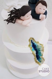 Bolo de casamento Geode Cake. Feito por Cake Studio ( contato@cakestudio.com.br | Whatsapp: (11) 96882-2623 )