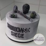 Bolo do videogame Rainbow Six Siege. Feito por Cake Studio ( contato@cakestudio.com.br | Whatsapp: (11) 96882-2623 ).