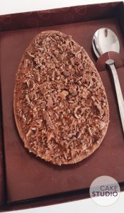 Ovo de Páscoa Gourmet feito por Cake Studio ( contato@cakestudio.com.br | Whatsapp: (11) 96882-2623 ).