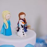 Topo de Bolo personalizado Frozen feito por Cake Studio ( contato@cakestudio.com.br | Whatsapp: (11) 96882-2623 ). Foto: Mayara Neves