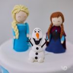 Topo de Bolo personalizado Frozen feito por Cake Studio ( contato@cakestudio.com.br | Whatsapp: (11) 96882-2623 ). Foto: Mayara Neves