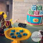 Bolo Mesversário Festa Brinquedos Antigos. Feito por Cake Studio ( contato@cakestudio.com.br | Whatsapp: (11) 96882-2623 ).